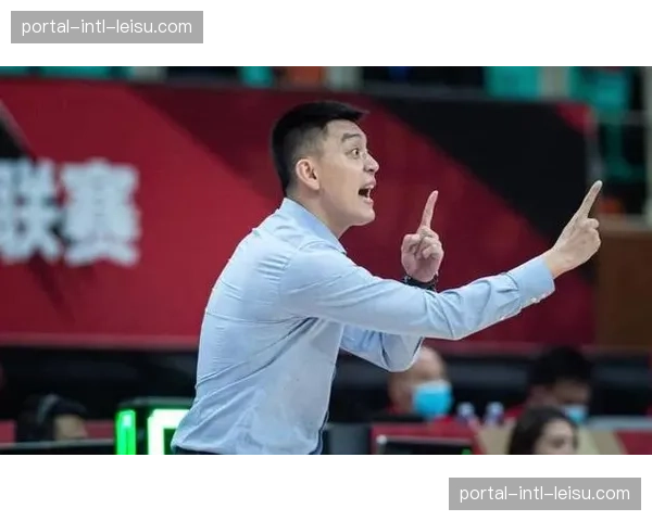 杨鸣情商在线引热议，昔日经典发言展现智慧与魅力