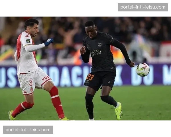 巴黎圣日耳曼主场迎战摩纳哥，姆巴佩与巴洛贡的对决前瞻